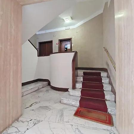 New With Balcony - 150m Metro A Apartmán