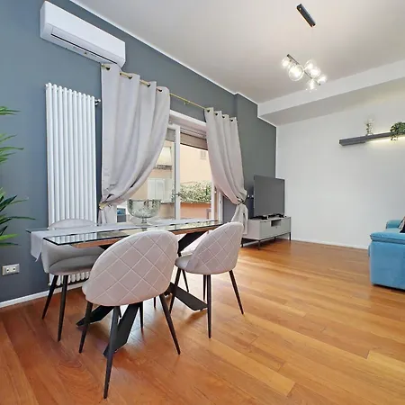 New With Balcony - 150m Metro A Apartmán *
