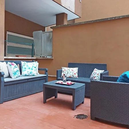 Apartmán New With Balcony - 150m Metro A Řím