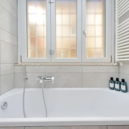 Apartamento New With Balcony - 150m Metro A Roma