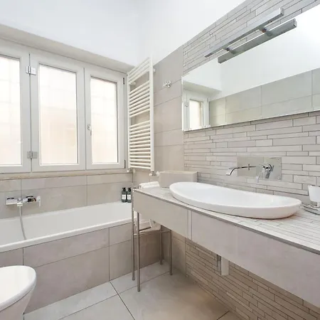 New With Balcony - 150m Metro A Apartmán