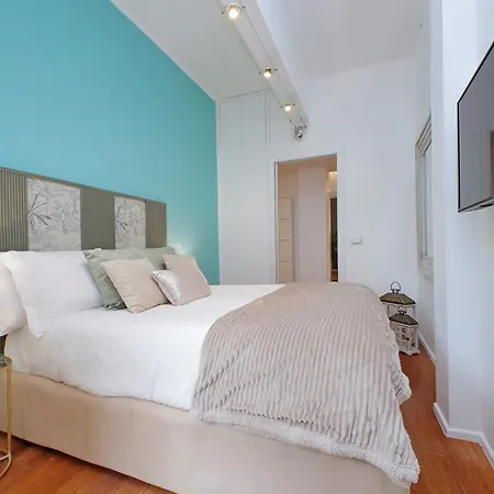 Apartmán New With Balcony - 150m Metro A